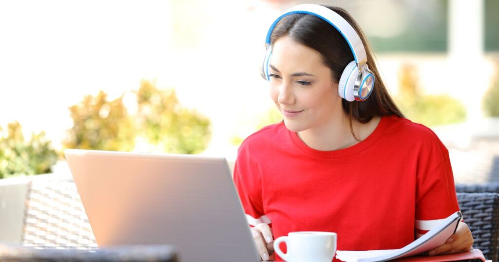 girl working on laptop