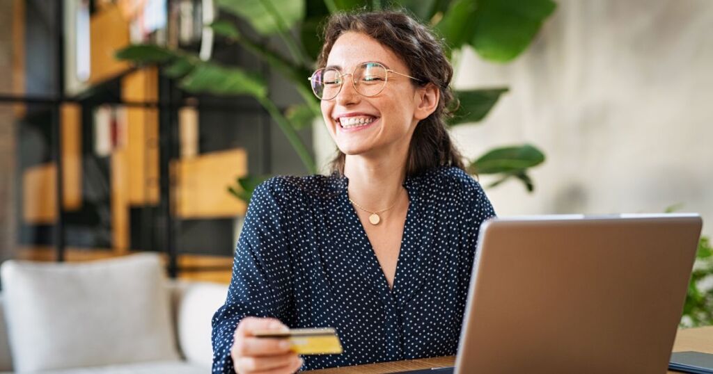 woman using credit card-2